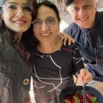 Raveena Tandon Instagram – #humsaathsaathhain ! #familiafirst #lovingyourfamilyphotodump #tandonclan