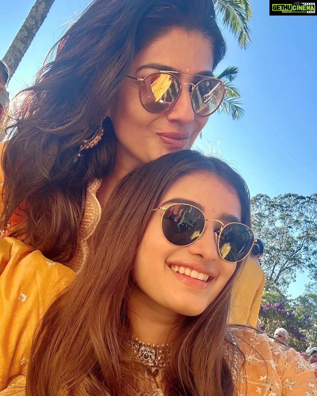 Raveena Tandon Instagram - Wedding Wows!!! #haldi 💛♥️ #aussiewedding 💛