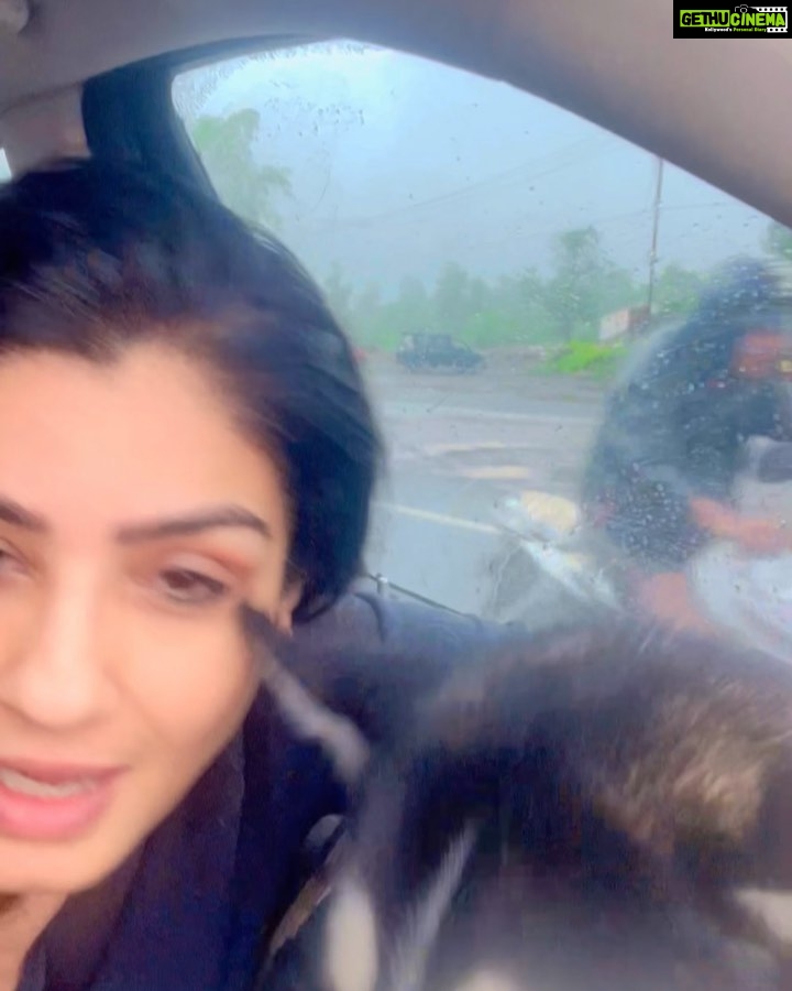 Raveena Tandon Instagram - The week that was…. 1) car trip / farm life ♥️ 2) reluctant Co star Alaska 3) the three Musketeers ♥️ 4)at Govardhan (iskon) Darshan ! 5) a rainy afternoon with the class of 23 . Mumbai, Maharashtra