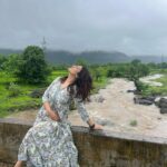 Raveena Tandon Instagram - काली मेघा ! घनन घनन घिर आई बरखा ।। ♥️♥️♥️♥️ #farmlife
