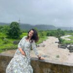 Raveena Tandon Instagram – काली मेघा ! घनन घनन घिर आई बरखा ।। ♥️♥️♥️♥️
#farmlife