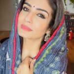 Raveena Tandon Instagram - bas yunhi. ♥️ 🔥 ………………. Fire extinguisher bhi saath rakha hai. .. for those Jalan types 😂🧿