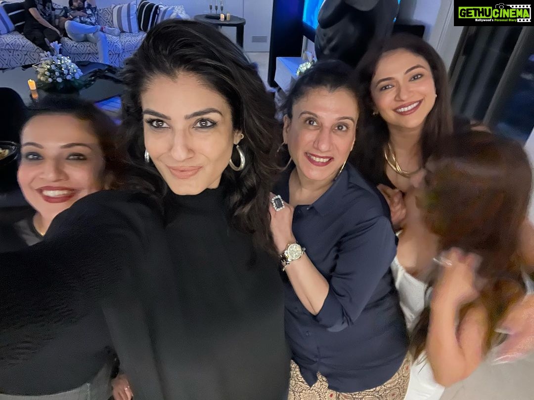 Raveena Tandon Instagram - Happy Shiny People ! Love and positivity ♥️🎉