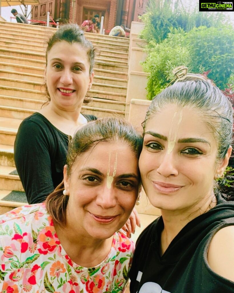 Raveena Tandon Instagram - The week that was…. 1) car trip / farm life ♥️ 2) reluctant Co star Alaska 3) the three Musketeers ♥️ 4)at Govardhan (iskon) Darshan ! 5) a rainy afternoon with the class of 23 . Mumbai, Maharashtra