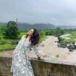 Raveena Tandon Instagram - काली मेघा ! घनन घनन घिर आई बरखा ।। ♥️♥️♥️♥️ #farmlife