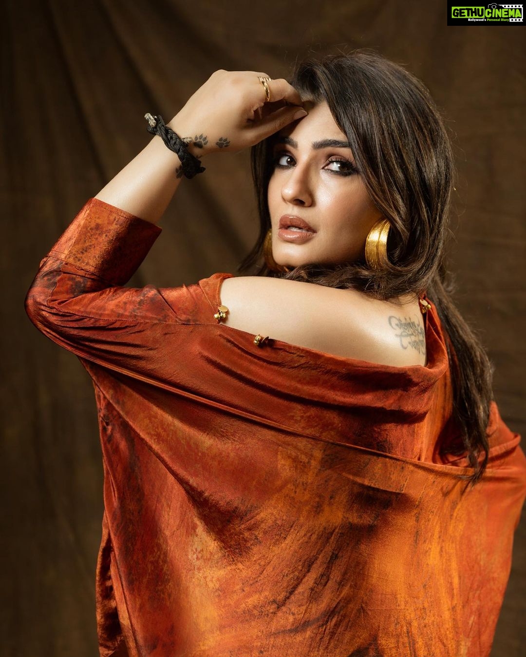 Raveena Tandon Instagram - Brown girl in the ring… 🥊🥊🤦🏽♀️ Outfit - @shristichetani.kolkata @ascend.rohank Earrings - @aquamarine_jewellery Rings - @inezeofficial @kushalsfashionjewellery @jizai.in @shopanatina @ascend.rohank Footwear - @monrowshoes @id8mediasolutions Styled by @poojagulabani Glam by @sshurakhan Clicked by @deepak_das_photography Managed by @reemapandit Mumbai, Maharashtra