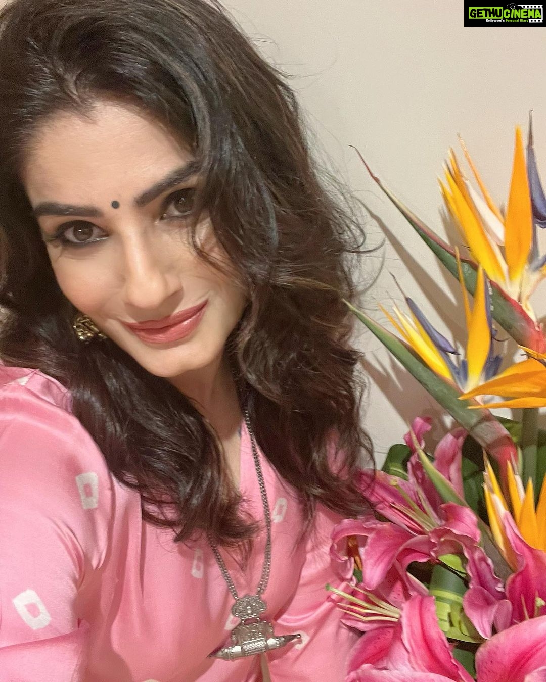 Raveena Tandon Instagram - Pinkathon. π π #justmoods #simplicity Outfit - @gulaalindia @viralmantra Earrings & Ring - @aquamarine_jewellery @sangeetaboochra Neckpiece & Kada - @rubans.in @oakpinionpr styled by - @poojagulabani glam by - @sshurakhan