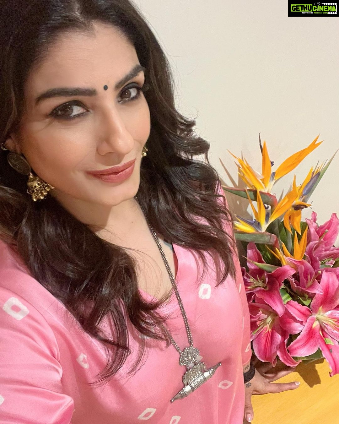 Raveena Tandon Instagram - Pinkathon. π π #justmoods #simplicity Outfit - @gulaalindia @viralmantra Earrings & Ring - @aquamarine_jewellery @sangeetaboochra Neckpiece & Kada - @rubans.in @oakpinionpr styled by - @poojagulabani glam by - @sshurakhan