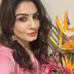 Raveena Tandon Instagram - Pinkathon. 🎀 💘 #justmoods #simplicity Outfit - @gulaalindia @viralmantra Earrings & Ring - @aquamarine_jewellery @sangeetaboochra Neckpiece & Kada - @rubans.in @oakpinionpr styled by - @poojagulabani glam by - @sshurakhan