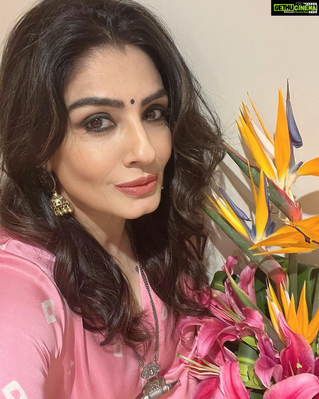 Raveena Tandon Instagram - Pinkathon. π π #justmoods #simplicity Outfit - @gulaalindia @viralmantra Earrings & Ring - @aquamarine_jewellery @sangeetaboochra Neckpiece & Kada - @rubans.in @oakpinionpr styled by - @poojagulabani glam by - @sshurakhan