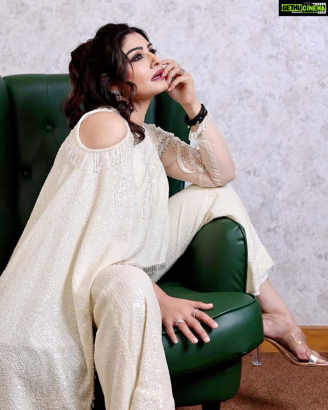 Raveena Tandon Instagram - A dreamy Sunday ! Outfit - @kamaalicouture Earrings - @hybajewels Rings - @jet_gems @hybajewels Styled by @poojagulabani Glam by @sshurakhan Clicked by @viveckphotograohy Managed by @reemapandit Mumbai, Maharashtra