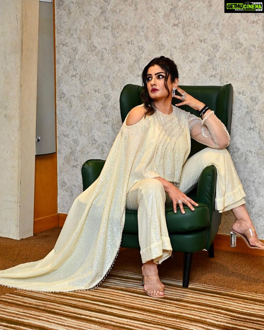 Raveena Tandon Instagram - A dreamy Sunday ! Outfit - @kamaalicouture Earrings - @hybajewels Rings - @jet_gems @hybajewels Styled by @poojagulabani Glam by @sshurakhan Clicked by @viveckphotograohy Managed by @reemapandit Mumbai, Maharashtra
