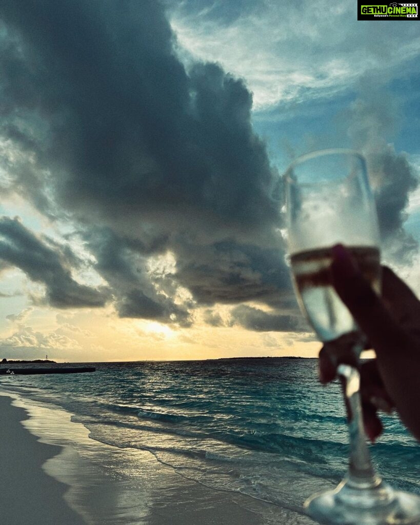Reem Shaikh Instagram - Andrà tutto bene… Maldives