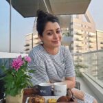 Reenu Mathews Instagram – Sunday Evenings ❤️ 🧿
.
.
#homesweethome 
#lifeindubai 
#teatimesnacks
#reenumathews Home sweet home