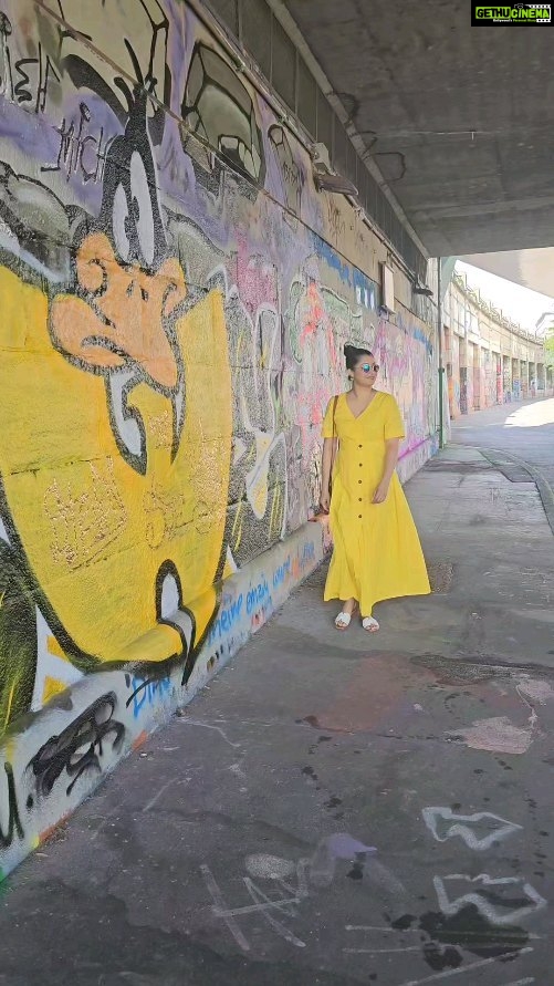 Reenu Mathews Instagram - Remember this nostalgic song??? Meanwhile, roaming in Vienna in this Gorg linen dress @resha_by_rehana_shana . . #viennagram #reelswithreenu #summervibes #summercolors Vienna, Austria