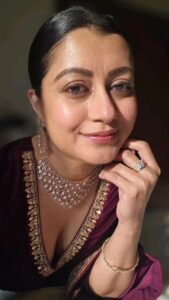 Reenu Mathews Instagram - Love the song
Love the outfit 
Love the jewellery 
Love the portrait shots by your very own ME
Hence this reel😉❤️🧿
.
.
#reelswithreenu 
#malabargoldanddiamonds 
#trendingreels
#portraitphotography