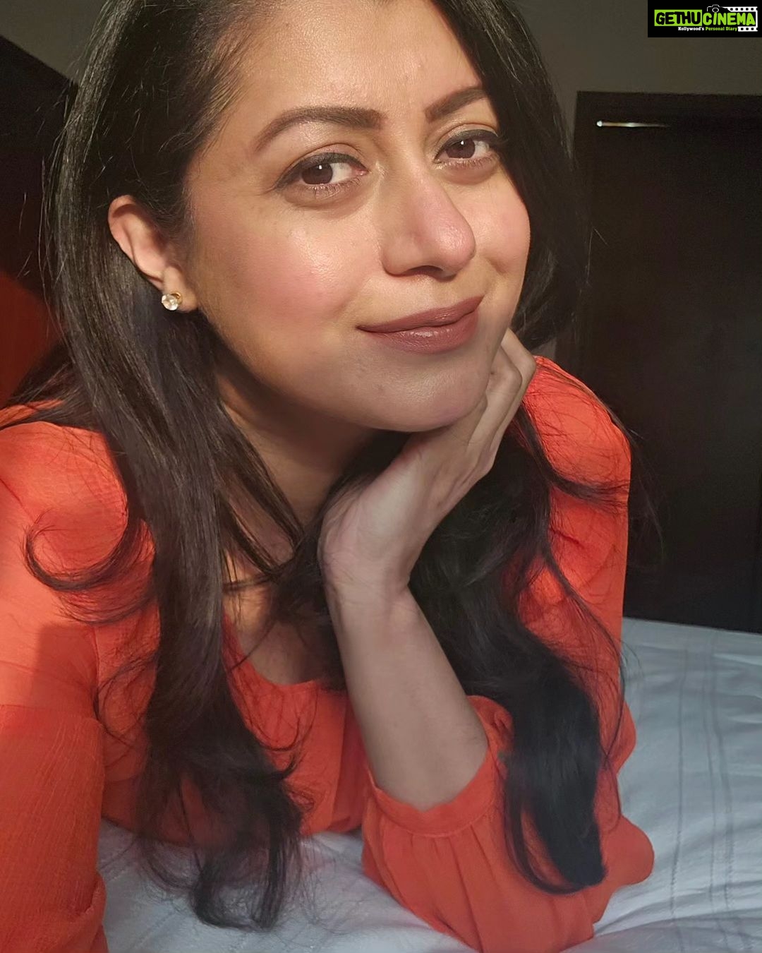 Reenu Mathews Instagram - Sunshine 🌞 Have a lovely weekend Fam🧡 Dubai, UAE