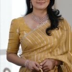 Reenu Mathews Instagram - Diamonds are a girl’s best friend, alle? But diamond jewellery from Malabar Gold is now an investment also, because if and when I want to exchange it for the latest designs, they are offering full value for diamonds. Can’t be happier! #investinDiamondswithMalabar #malabargoldanddiamonds #diamondjewellers #DiamondJewellery #ShineLikeADiamond #reelswithreenu Dubai, UAE