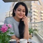 Reenu Mathews Instagram – Just Vibin to the song 🩷
Meanwhile, featuring my fav teatime snacks- plumcake, banana fry & cutlets. What are your favs? 
.
.
#reelswithreenu 
#reenumathews 
#eveningsnacks 
#homeiswherethefoodis Dubai, UAE