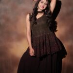 Reeshma Nanaiah Instagram - ನಾಡಿನ ಸಮಸ್ತ ಜನತೆಗೆ ಯುಗಾದಿ ಹಬ್ಬದ ಶುಭಾಶಯಗಳು 🙏🏻💕 Wishing everyone a very Happy Ugadi 💕 Styling : @stilerush_by_varshinijanakiram Assisted by : @charny_mashi Shot by : @vasukikarkone Mua : @artistryby_priyankaharish Wearing - @samyakkclothing Accessories - @nayrasbynethra @dhwanibansalofficial
