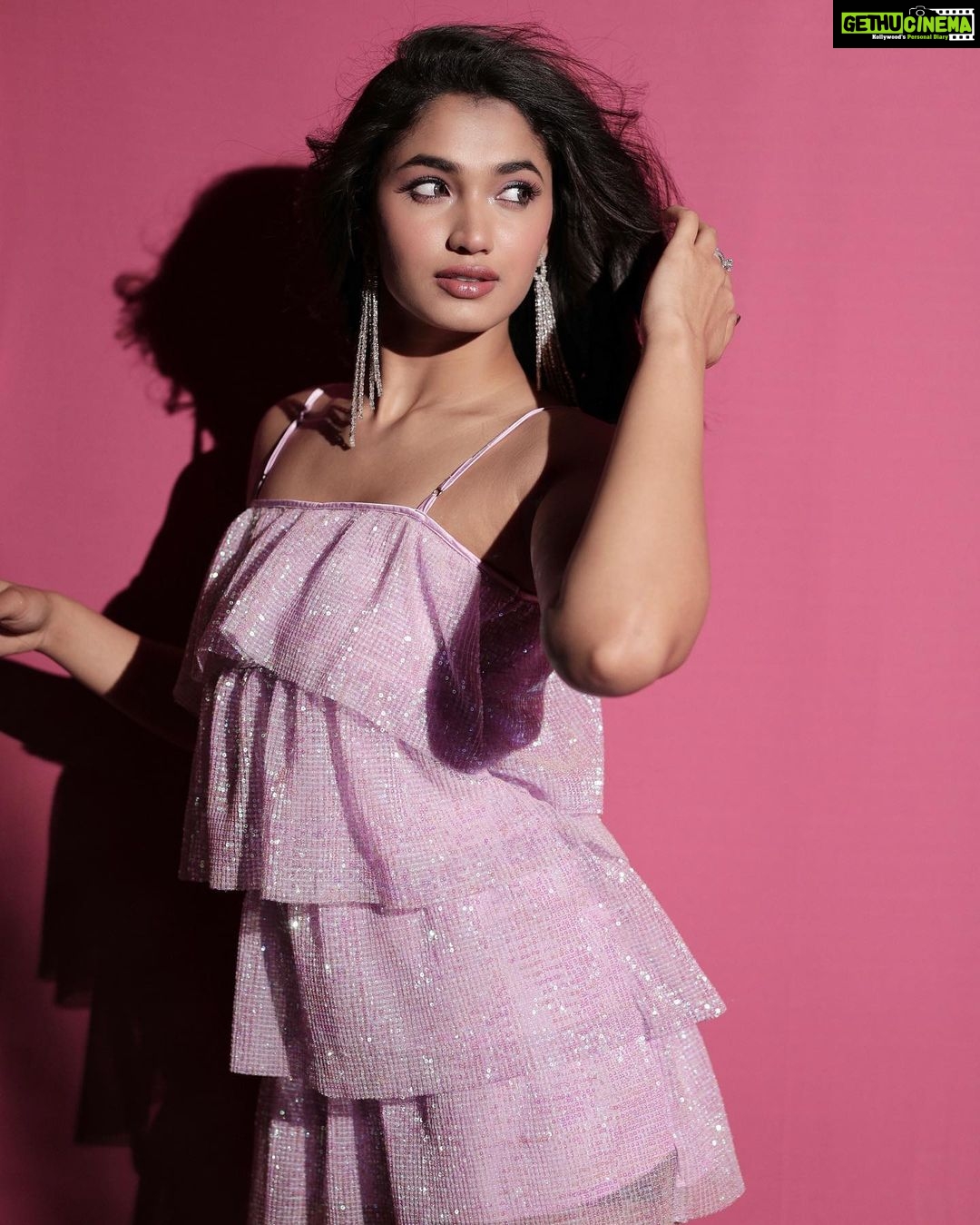 Reeshma Nanaiah Instagram - 💖 Styling : @stilerush_by_varshinijanakiram Assisted by : @charny_mashi MUA : @artistryby_priyankaharish Shot by : @vasukikarkone Wearing - @mileenia.official Accessories - @rentmyjewels