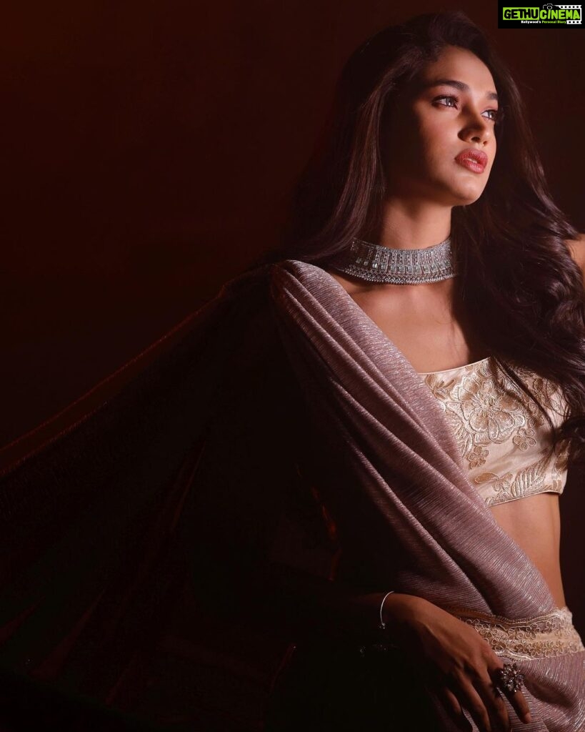 Reeshma Nanaiah Instagram - 💫 Designer : @rose_petals_whitefield Photography: @abhishek_bn_photography Makeover : @akshay_makeup_artist Hairdo: @makeoverby_roopa_akshay Location: @shoot_in.official