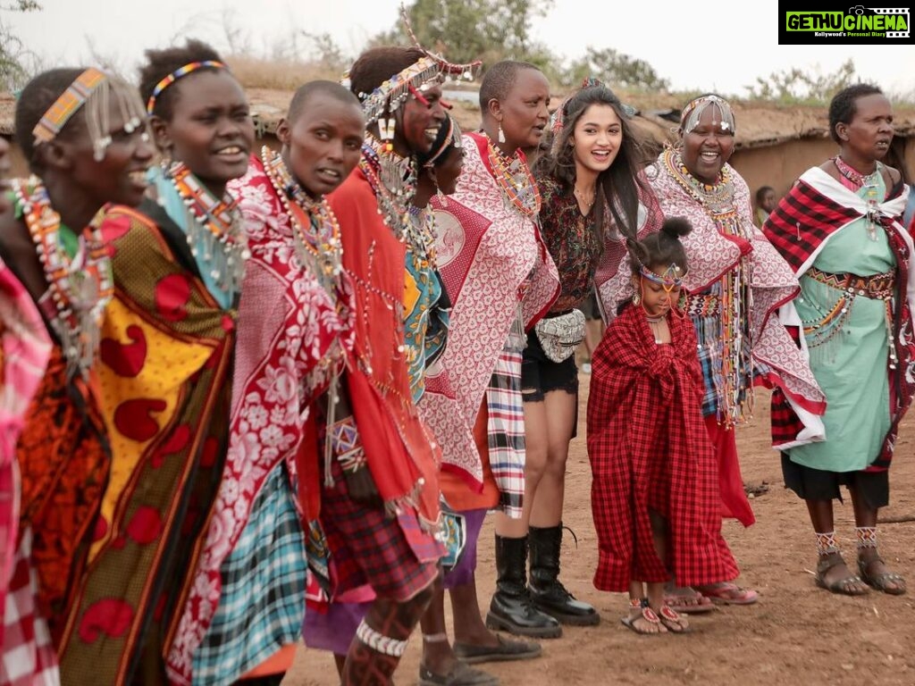 Reeshma Nanaiah Instagram - Not connected by blood, but connected through energy #tribe #Masaitribe #baanadaariyalli Masai Mara, Kenya