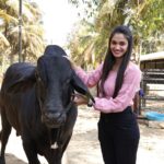 Reeshma Nanaiah Instagram - While heading to Ekloveya promotions stopped at Ammana thota 💕 💕 @rakshitha__official @directorprems @iamraanna and team 💕 @ekloveyathefilm #ekloveya