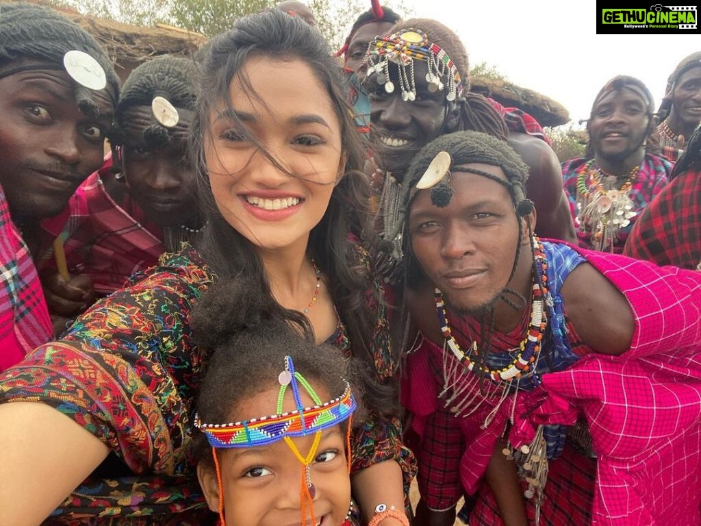 Reeshma Nanaiah Instagram - Not connected by blood, but connected through energy #tribe #Masaitribe #baanadaariyalli Masai Mara, Kenya
