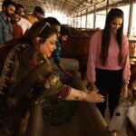 Reeshma Nanaiah Instagram - While heading to Ekloveya promotions stopped at Ammana thota 💕 💕 @rakshitha__official @directorprems @iamraanna and team 💕 @ekloveyathefilm #ekloveya