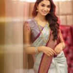 Reeshma Nanaiah Instagram - ನಾಡಿನ ಸಮಸ್ತ ಜನರಿಗೆ ದಸರಾ ಹಬ್ಬದ ಹಾದಿ೯ಕ ಶುಭಾಶಯಗಳು. 🙏🏼✨❤️ @nivas_narayan @arulaa_by_rashmianooprao