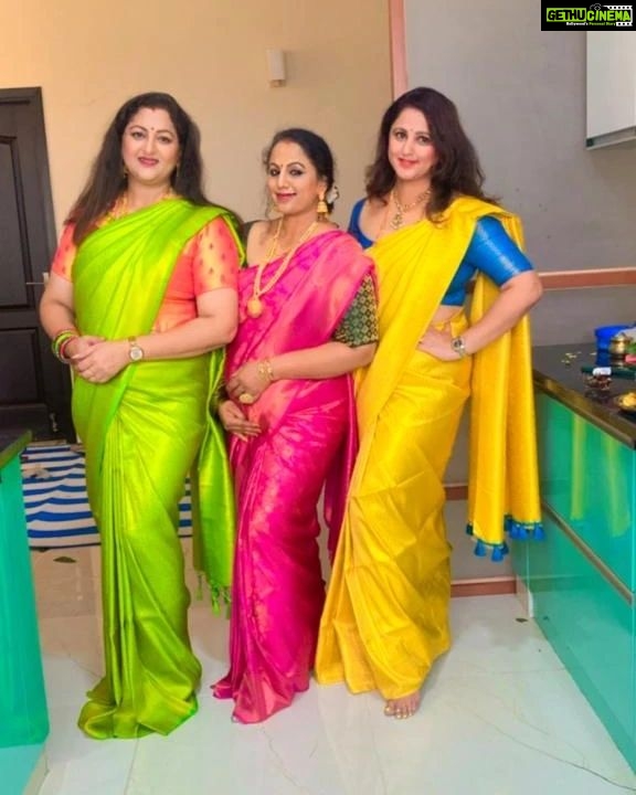 Rekha Krishnappa Instagram - Casually clicked @reenierahul @roopabhattacharjee @vasantha_kumarv qe Bangalore, India