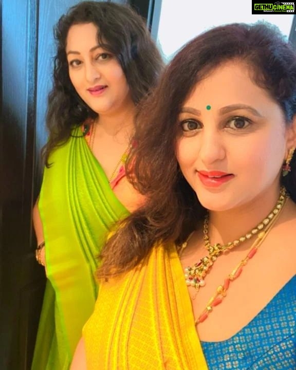 Rekha Krishnappa Instagram - Casually clicked @reenierahul @roopabhattacharjee @vasantha_kumarv qe Bangalore, India