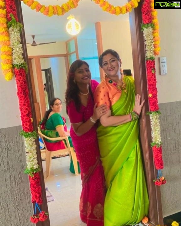 Rekha Krishnappa Instagram - Casually clicked @reenierahul @roopabhattacharjee @vasantha_kumarv qe Bangalore, India