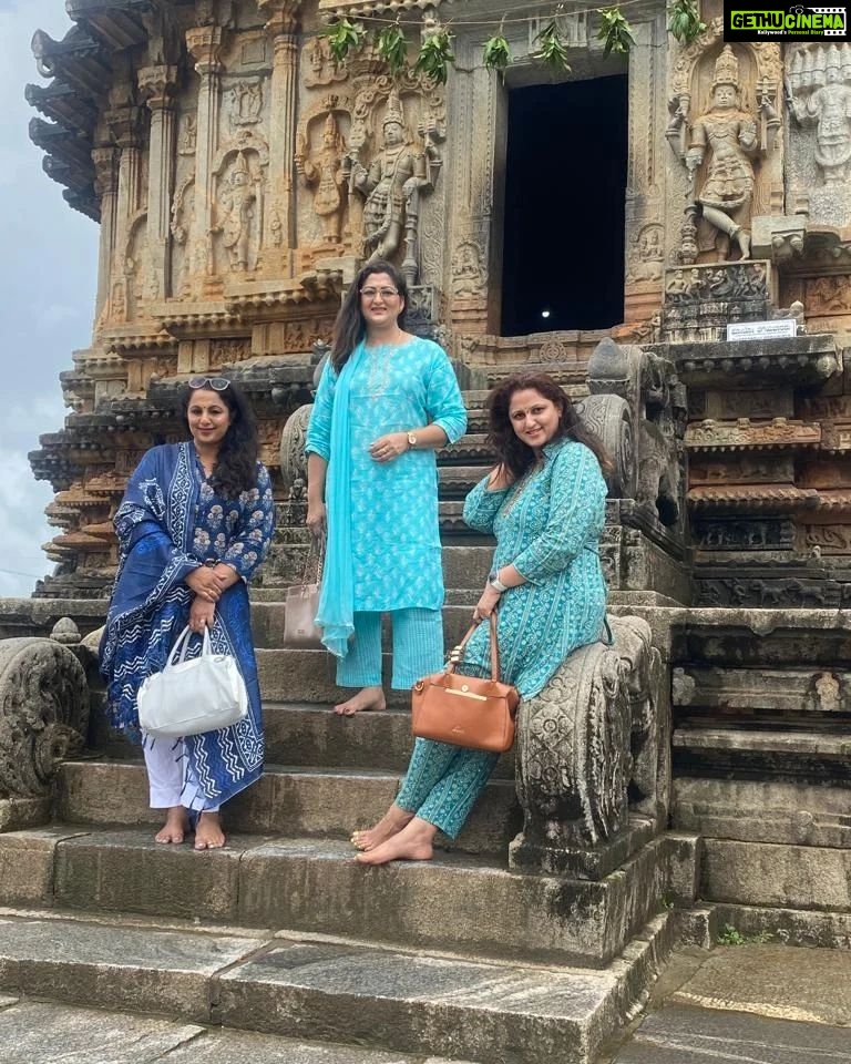 Rekha Krishnappa Instagram - Temple run and some blessings And some family time ❤️ @roopabhattacharjee @reenierahul @aaryanaadithya Sringeri Sharada Peetham