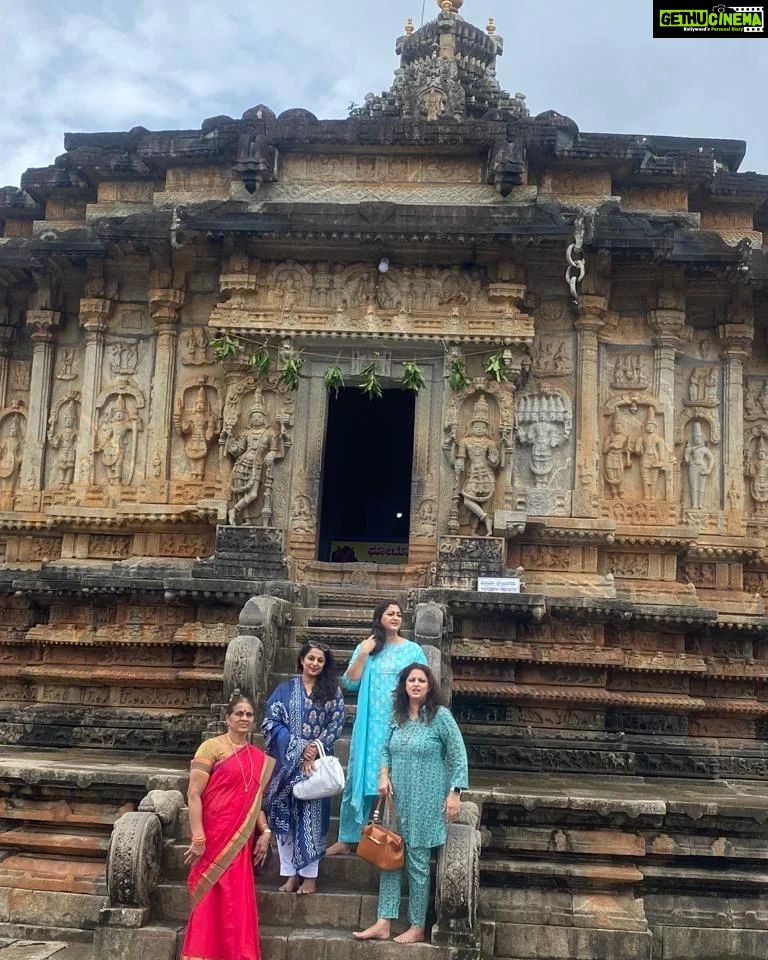 Rekha Krishnappa Instagram - Temple run and some blessings And some family time ❤️ @roopabhattacharjee @reenierahul @aaryanaadithya Sringeri Sharada Peetham