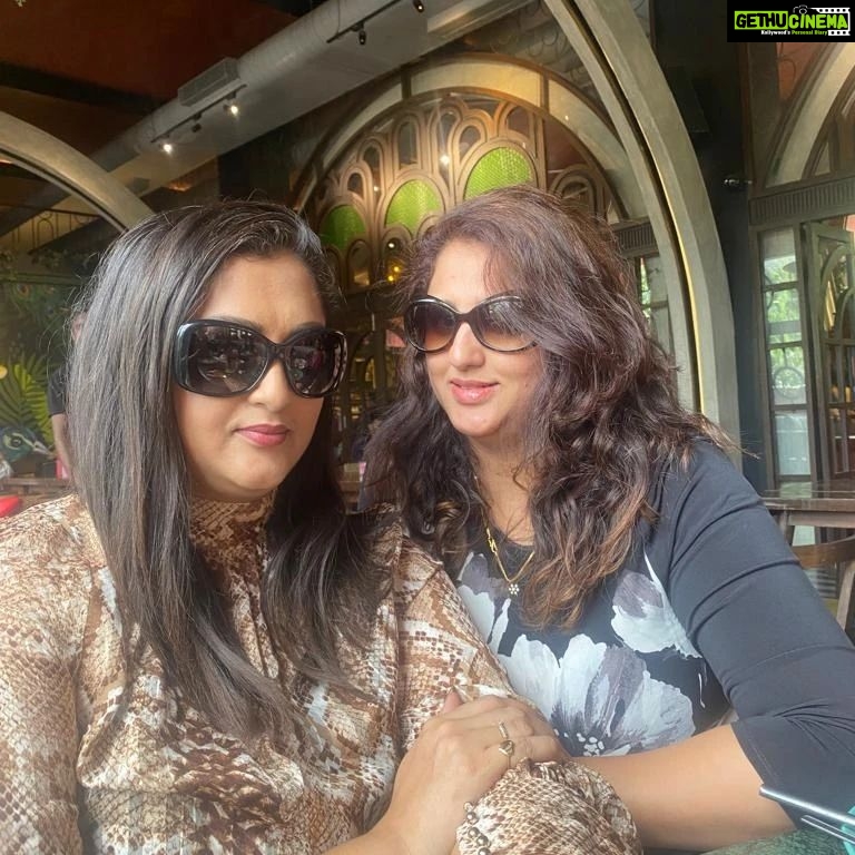Rekha Krishnappa Instagram - Had awesome fun for two days with continued bloodline š My crazy cousins and families @roopabhattacharjee @brundasagar @reenierahul @raghav_krish @ramyanarayan24 @rakesheregodu @laharijayamurthy @preethimanjappa Thanks for hosting us @gariresortsbidadi The Gari Resorts