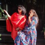 Rekha Krishnappa Instagram - With the dramebaazzzz sister.... ❤️❤️ She likes to do drama... But I act 😜 When we had fun together @roopabhattacharjee #sisters #sisterlove #sisterslove❤️ Bangalore, India
