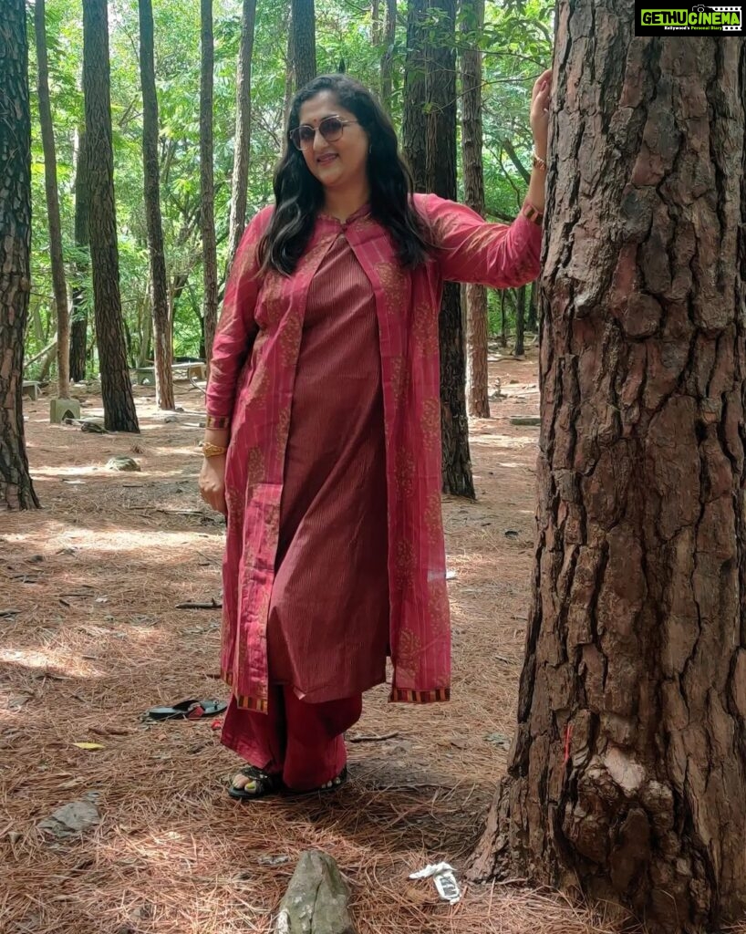 Rekha Krishnappa Instagram - It was a beautiful place to click some good pictures.... Love with the nature ... ❤️ #naturelovers #placestovisit #tirupatidiaries #happiness #familytrips Srivari Padalu