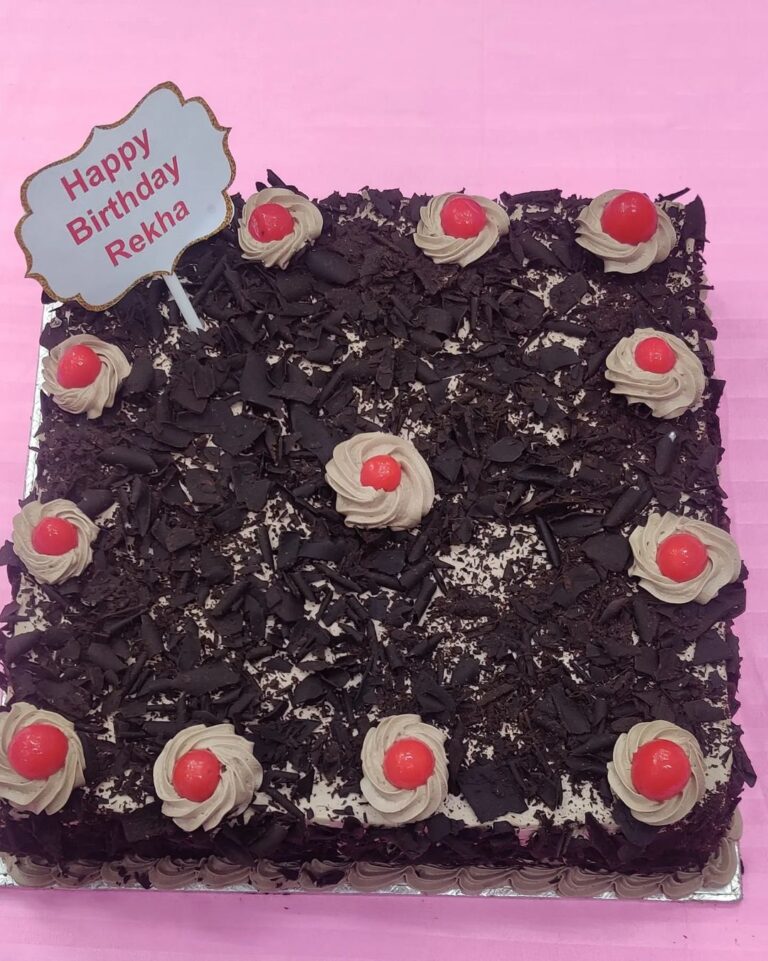 Rekha Krishnappa Instagram - Thank you for being part of my celebration... #celebrations #celebrity #birthdaygirl #birthdaycake #birthdayparty #happiness Chennai, India