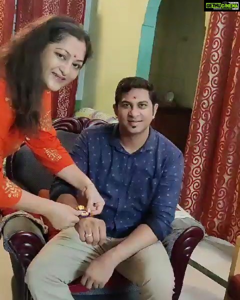 Rekha Krishnappa Instagram - We enjoy the sisterhood @roopabhattacharjee @reenierahul cos of you our sweet brother. How much ever old you are u will remain our little brother... @raghav_krish ❤️❤️❤️ Bangalore, India