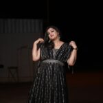 Rekha Krishnappa Instagram - Black is always unique And pink is shining next to me @reshmapasupuleti Thanx for being my friend 🥰❣️ #friendship #blackdress #shootingspot Chennai, India