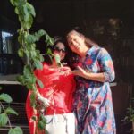 Rekha Krishnappa Instagram - With the dramebaazzzz sister.... ❤️❤️ She likes to do drama... But I act 😜 When we had fun together @roopabhattacharjee #sisters #sisterlove #sisterslove❤️ Bangalore, India
