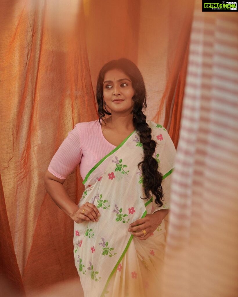 Remya Nambeesan Instagram - Manga - The reminiscent muse Within her beats a touch of yesteryear's art, A nostalgic femininity, a cherished tune. In day's gentle stroll and the lazy afternoon, She weaves memories and dreams beneath the sky Photography - @plan.b.actions HMUA - @jo_makeup_artist Concept & Styling - @arjun_vasudevs Styling team - @_anaaaaan_ Saree - @inkpikle Ernakulam City, Kerala