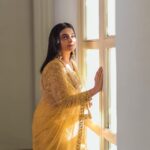 Remya Nambeesan Instagram – Golden hour 💫✨
Photography @ram___prakash_ 
Mua @jo_makeup_artist
Costume @mayon_by_subhathracouture
Styling @ishwaryaalaguvel
EarRings @keyaa_by_kartika Chennai, India