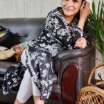 Rethika Srinivas Instagram - Candid snaps !! #candidphotography #black #style #casual #home#
