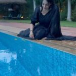 Rethika Srinivas Instagram – Trending :) me time :) 

Location :sparsa  resorts 
Creatives :shilpa /rethika 
Pc: Rahul 

#rethika #rethikasrinivas #trendingreels #trendingaudio #instareels #black #saree #me