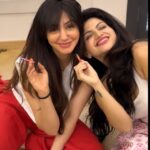 Reyhna Malhotra Instagram - Connecting with our and each others inner child after 3 long years. Sister Love is the best in the whole wide world 🤗 Thankyou @idha.oneness for holding such a beautiful space 💖