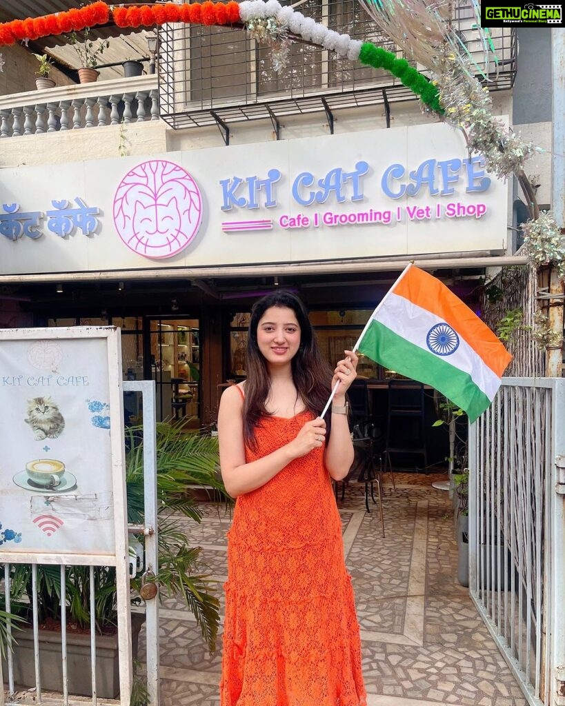 Richa Panai Instagram - Happy Independence Day!!🇮🇳 #jaihind #proudindian #happyindependenceday #15thaugust KIT CAT CAFE