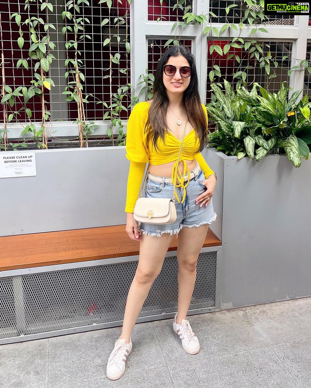 Richa Panai Instagram - Happy weekend guys!🌻🪽 Bugis Street, Singapore